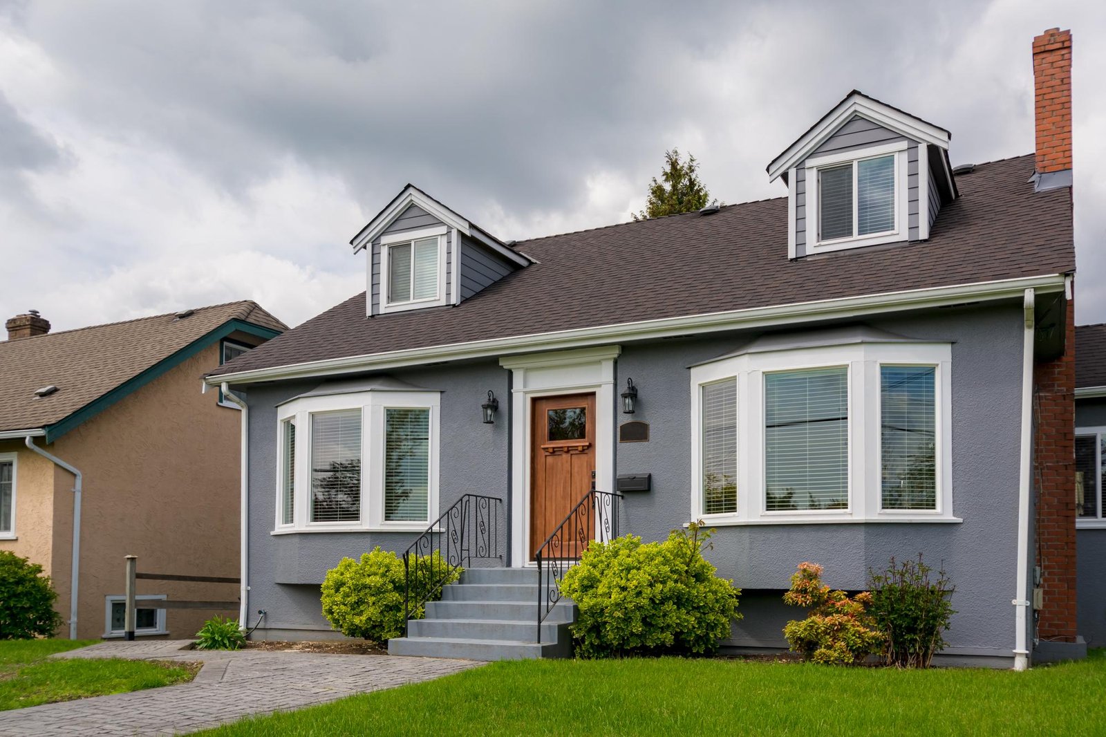 average-residential-house-with-green-lawn-cloudy-day-canada